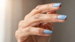 Weg mit Rosa und Rot! Baby Blue Nails haben jetzt Vortritt!